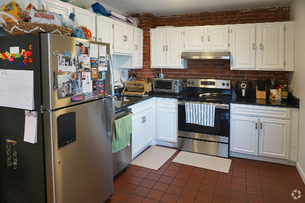 Building Photo - 166 Broadway Unit 3A Rental