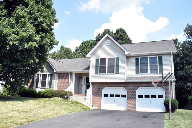 Building Photo - A Great South Stafford Location! Rental