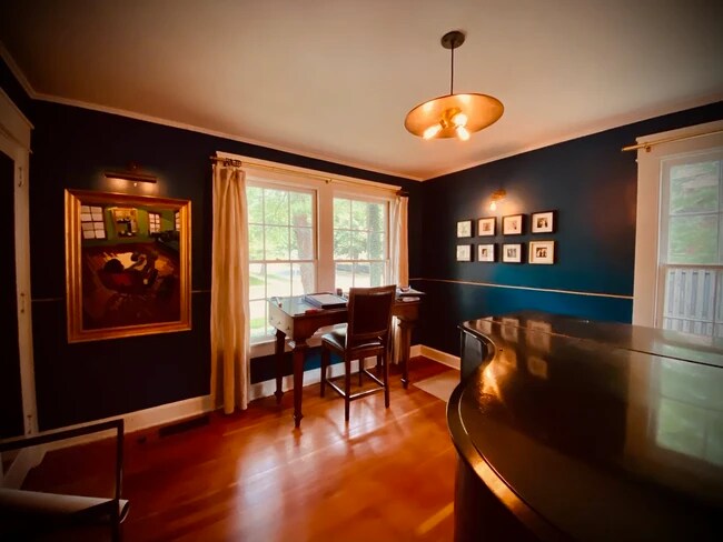 Photo - 620 E 1st St