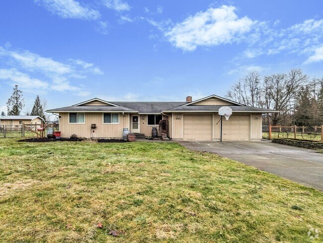 Building Photo - Spacious 3 bedroom 2.5 bathroom ranch styl... Rental