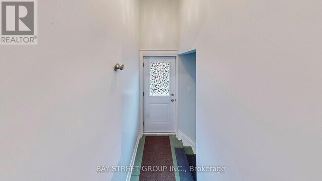 Photo - 390 Roehampton Ave