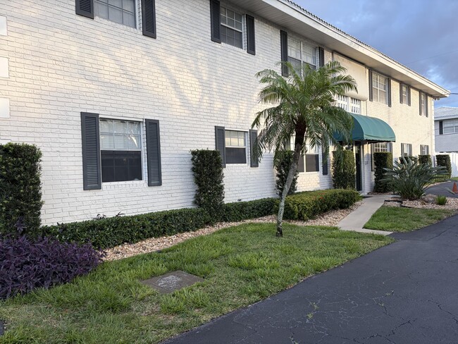 Photo - 298 SW 6TH St Unidad 1090