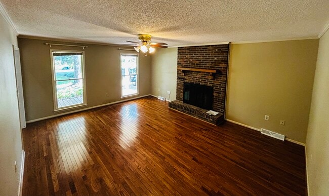 Photo - 709 Pineapple Pointe