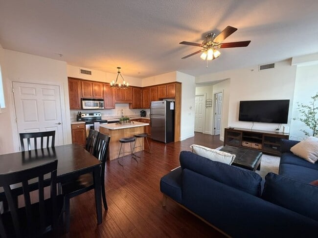 Building Photo - 135 E Prairie Ave Unit Apt 1