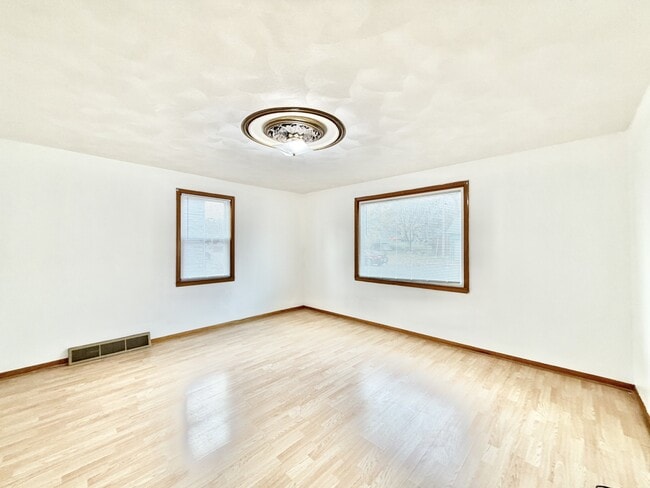 Photo - 809 Rockport Rd