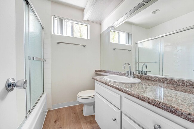 Photo - 727 Westbourne