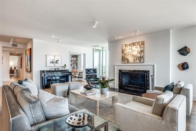 Photo - 3310 Fairmount St Unidad P2B