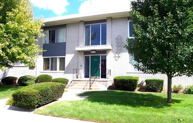 Building Photo - 4840 Briarwood Ave Rental