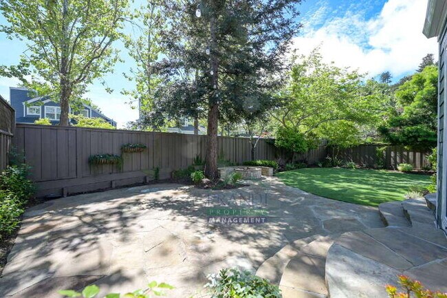 Photo - 18 Crystal Creek Ct