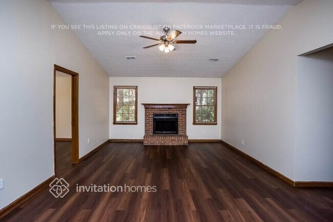 Photo - 608 Windsor Dr SE