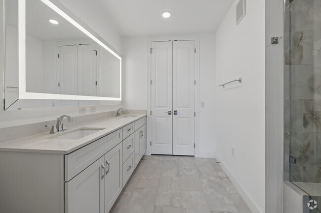 C1 2BR, 2BA - 1,130SF - Primary Bathroom