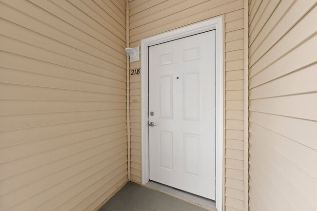 Photo - Great 1 Bedroom Unit at the Oaks! Unit 218