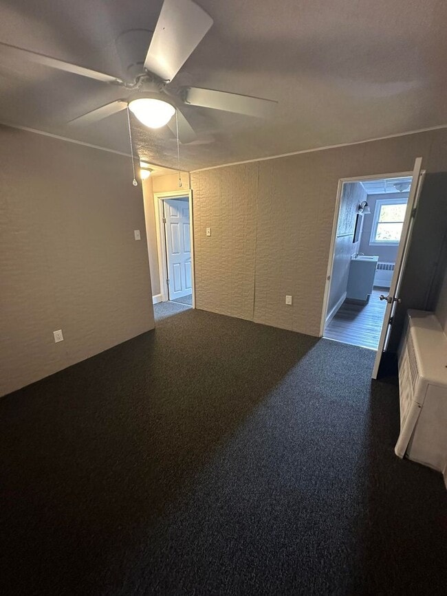 Photo - 3 bed, 1 bath apartment in lansfod Unidad 38 E Ridge St