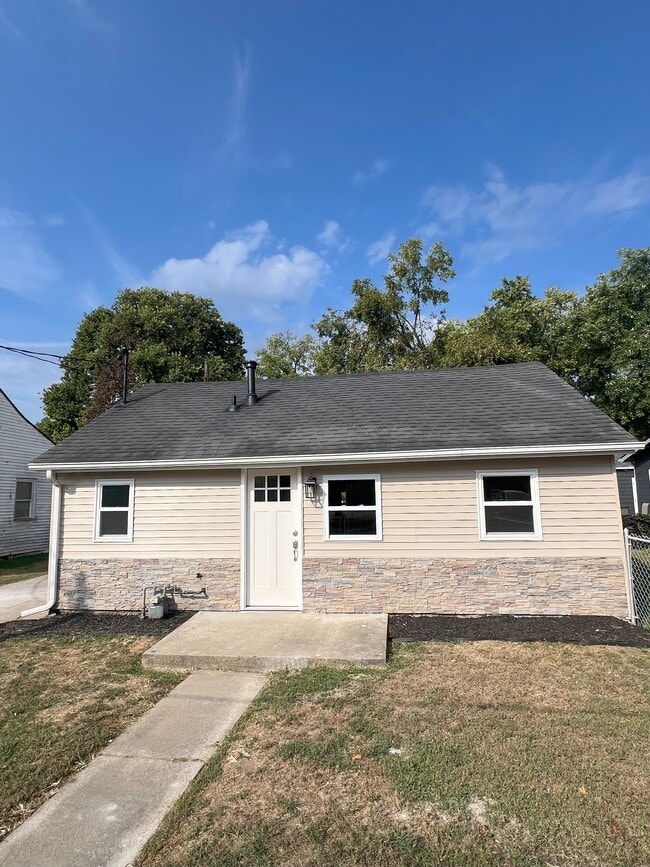 Building Photo - 425 Sheldon St Rental