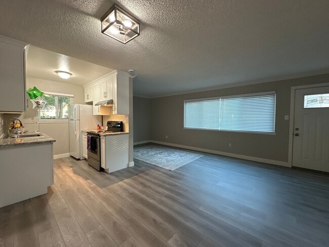 Photo - $500 Lease Signing Bonus!  Spacious Renovated One-Bedroom in Prime Midtown Location! Unit 5-1731
