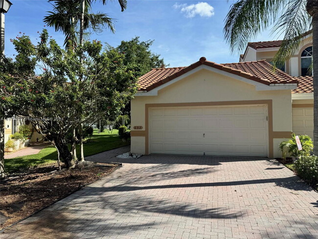 Photo - 652 W Palm Aire Dr Townhome