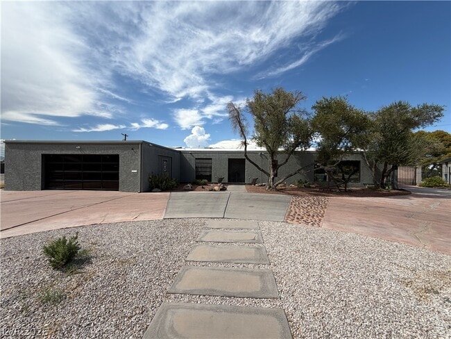 Building Photo - 1926 Papago Ln