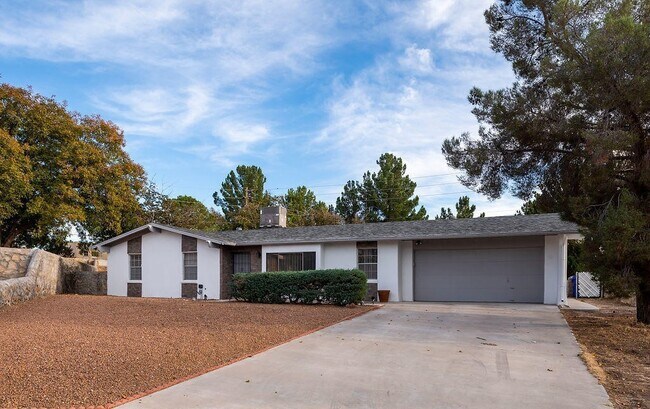 Photo - 2955 Huntington Dr House
