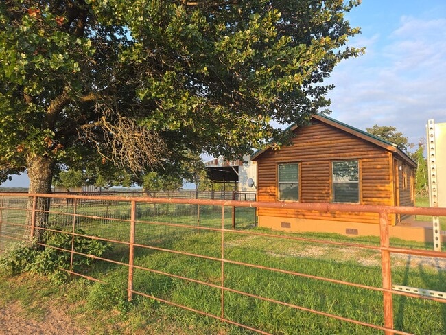 Photo - 1/1 LOG CABIN HORSE PROPERTY with Yard and Shed Row