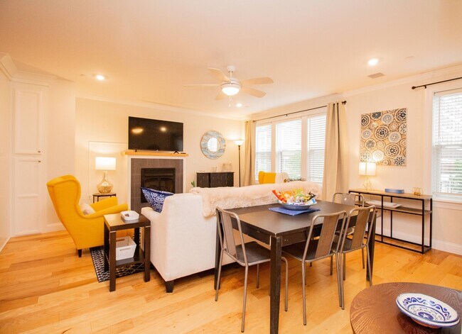 Photo - 1008 Tremont St Unidad 4