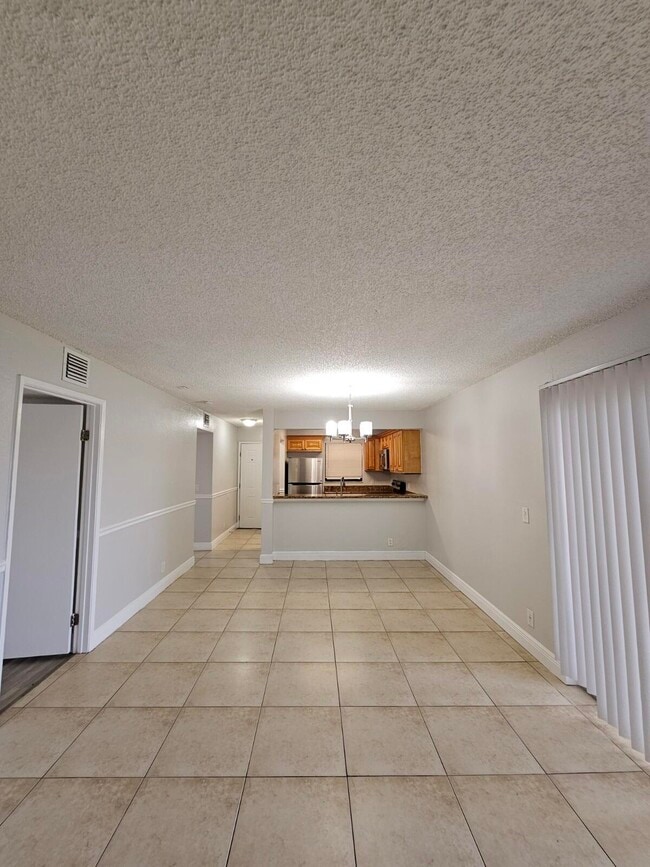 Building Photo - 1453 Lake Crystal Dr Unit D