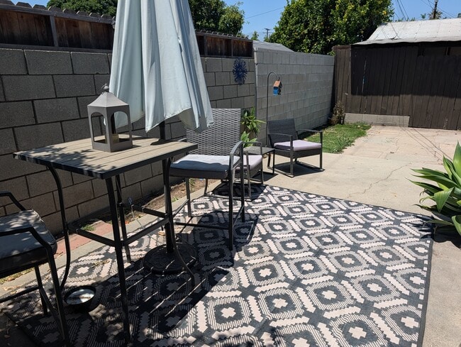 Spacious back area with seating area