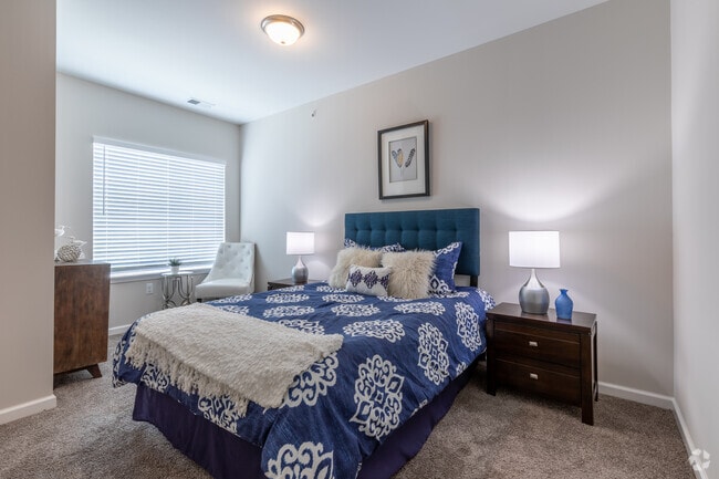 2BR, 2BA - Primary Bedroom