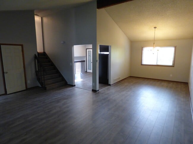 Photo - $0 DEPOSIT OPTION. TRI-LEVEL HOME IN SE AURORA