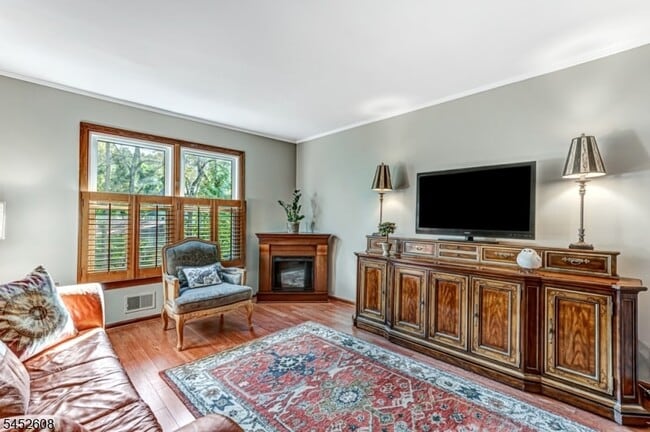 Photo - 2 Colonial Ct