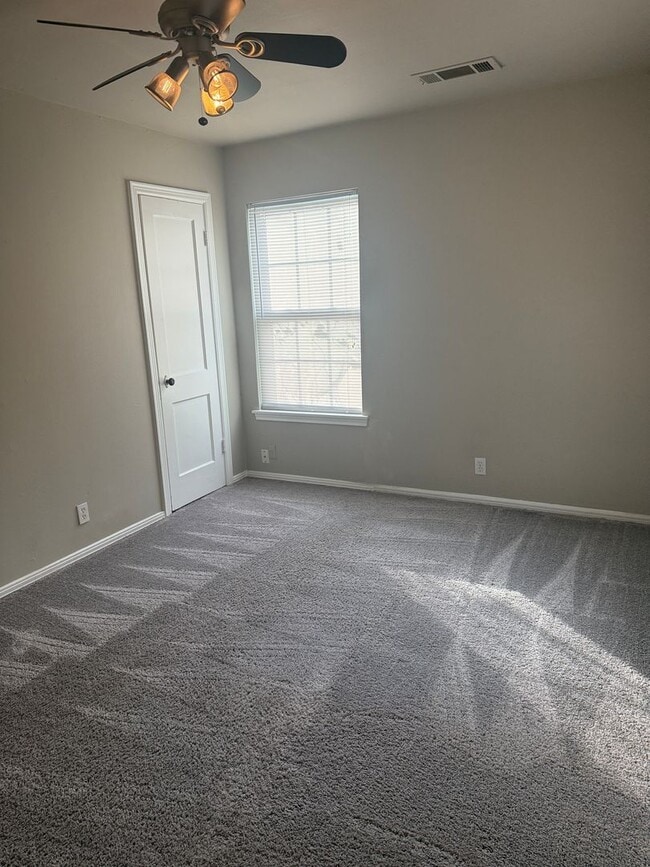 Photo - 1409 College St