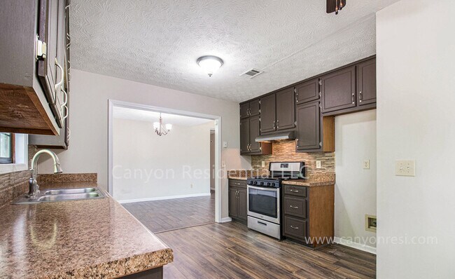 Photo - 950 Sideline Ct