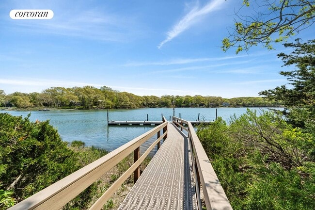 Building Photo - 400 Noyack Rd