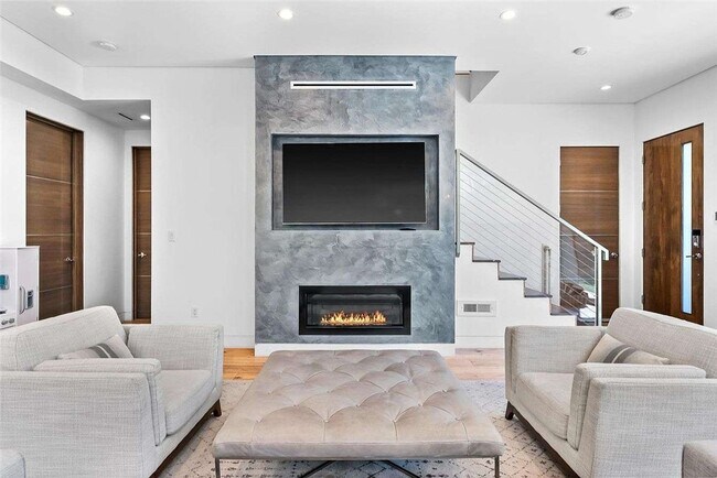 801 N Kilkea Dr