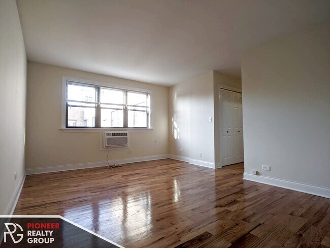 Photo - 557 W Arlington Pl