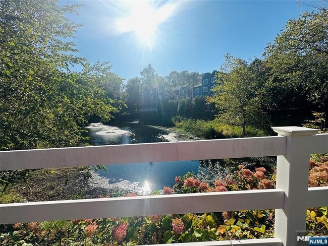 Building Photo - 372 Cambridge Dr Unit 372