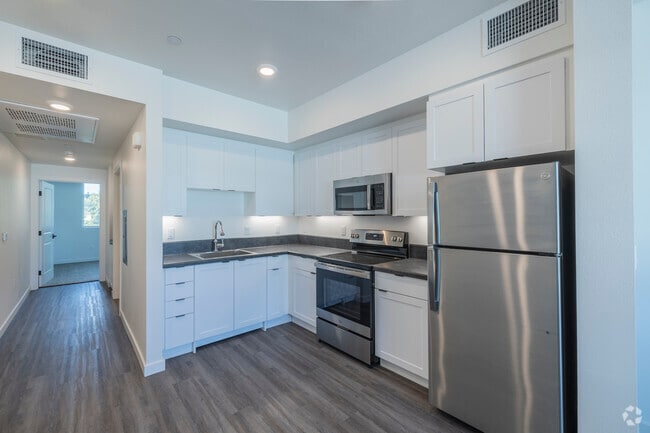 1BR, 1BA - 516 SF - Kitchen