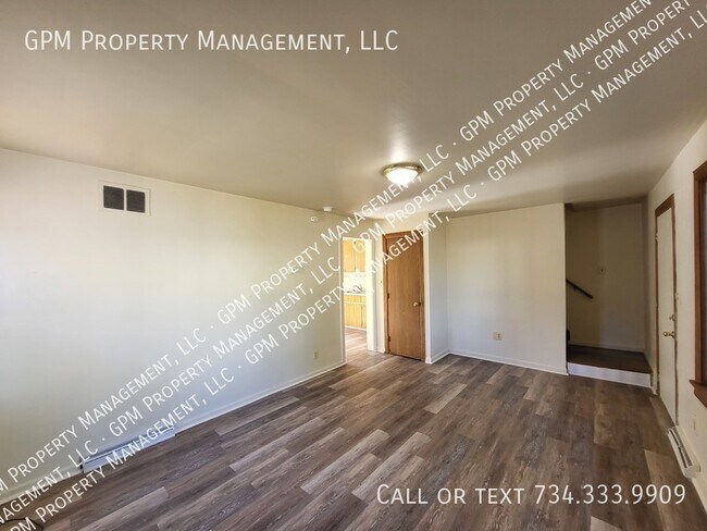 Photo - 2035 Dryden St