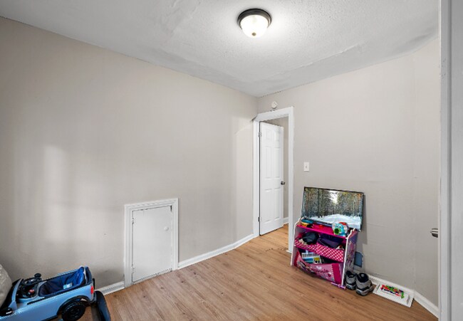 Photo - 15716 Cherrylawn St