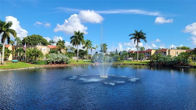 Building Photo - 5221 Geneva Ct Unit 208