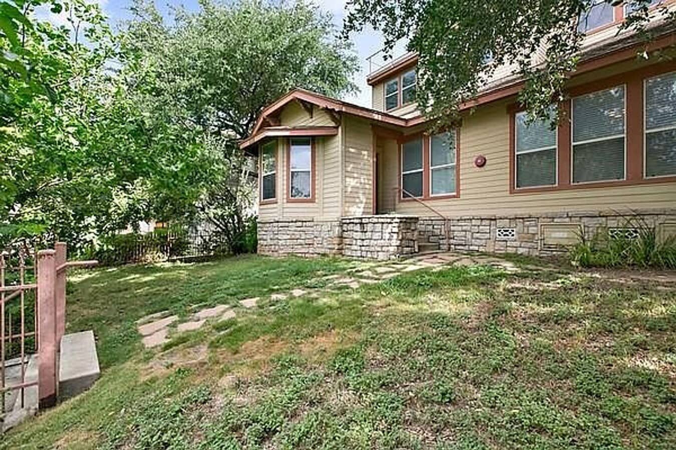 2/2 Condo Near UT and Darrell K Royal Field - 2/2 Condo Near UT and Darrell K Royal Field