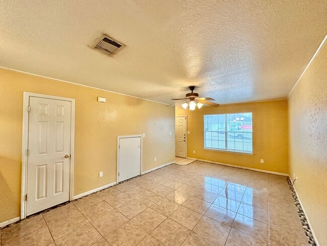 Photo - (S) 214 Janelle Unidad 214 A Janelle Drive