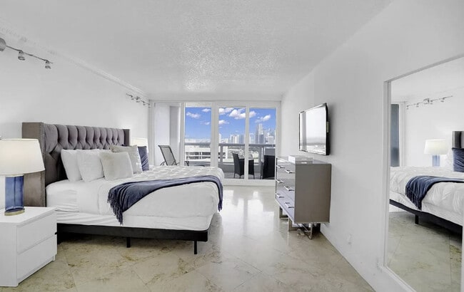 Photo - 1717 N Bayshore Dr Unidad ID1054120P