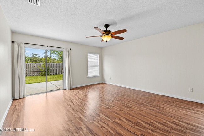 Photo - 136 Brookfall Dr