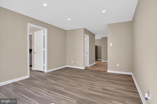 Photo - 402 Reneau Way