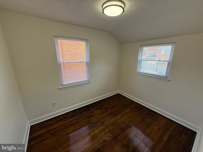 374 Chaplin St SE