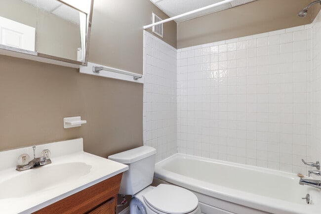 Photo - 3 E Central Ave Unidad 2B By MU Health Science