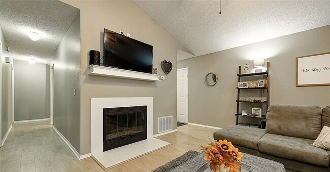 Photo - 1701 Signature Dr