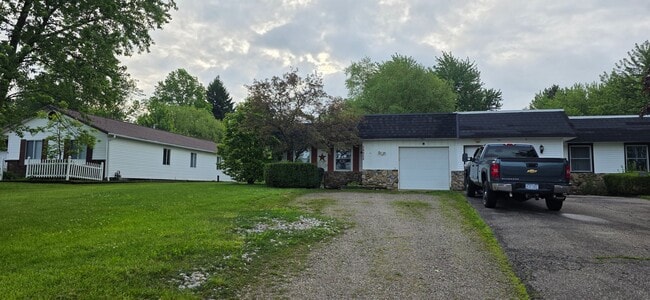 Photo - 10052 Hazelton Rd