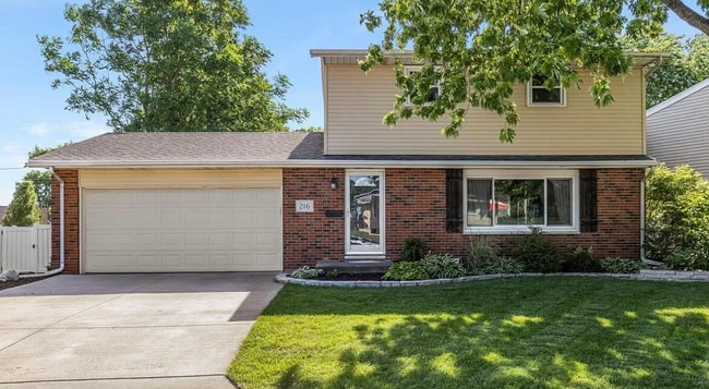 Photo - House in Morton, IL - 3 Bedroom/ 2.5 Baths