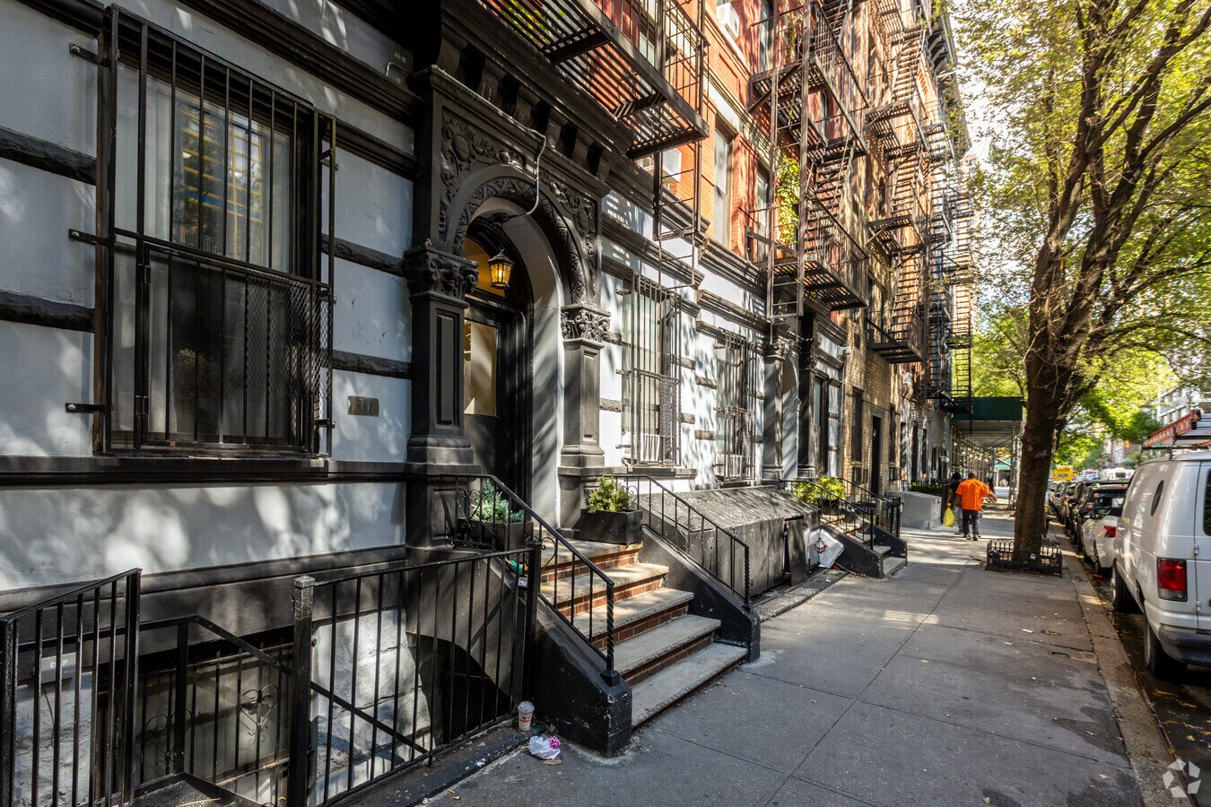 Photo - 331 E 92nd St